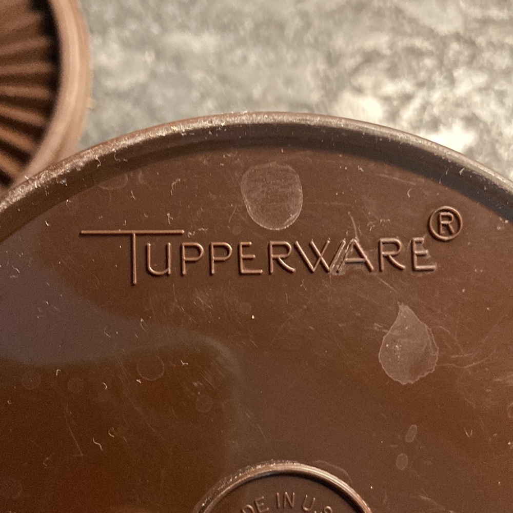 5x7 Vintage brown Tupperware canister. Great Preloved condition. - Picture 4 of 4